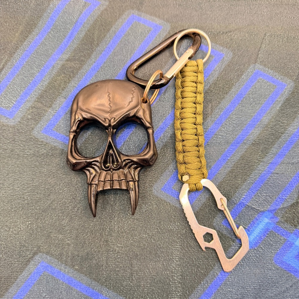 Tactical Skull Vampire Fangs EDC Multi-Tool Keychain Paracord Carabiner Opener